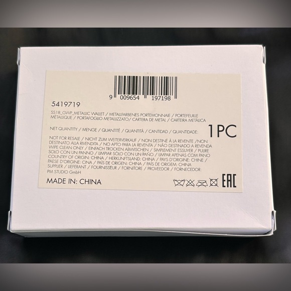 New in Box. Swarovski Crystal Zipper Wallet - Picture 7 of 7